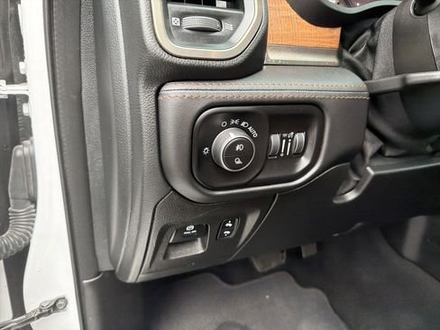 Used 2022 RAM 1500 Limited w/ Body Color Bumper Group AWD/4WD image 16