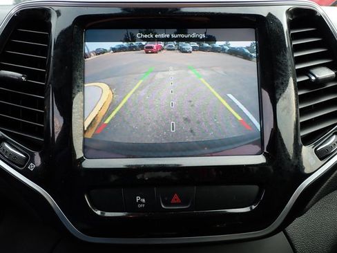Used 2019 Jeep Cherokee Limited w/ Trailer Tow Group AWD/4WD image 18