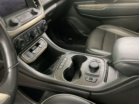 Used 2022 GMC Acadia Denali w/ Denali Ultimate Package image 19