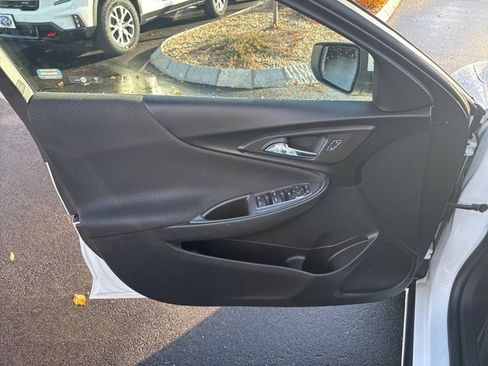 Used 2018 Chevrolet Malibu LT image 17