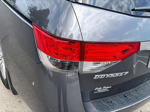 Used 2021 Chrysler Pacifica Touring-L FWD image 27