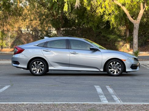 Used 2018 Honda Civic EX image 2