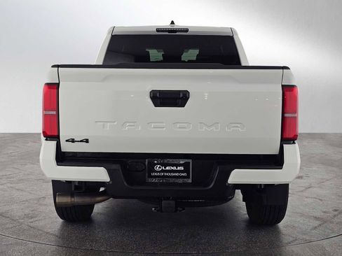 Used 2024 Toyota Tacoma TRD Sport AWD/4WD image 4