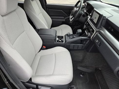 Used 2025 Toyota 4Runner SR5 AWD/4WD image 28