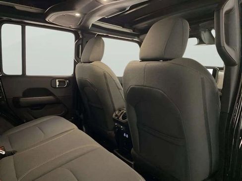 Used 2025 Jeep Wrangler Unlimited Sahara w/ Safety Group AWD/4WD image 19