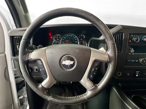 Used 2017 Chevrolet Express 3500 Extended image 10