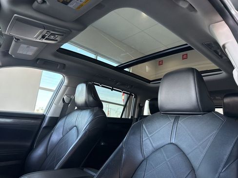Used 2022 Toyota Highlander Platinum AWD/4WD image 11
