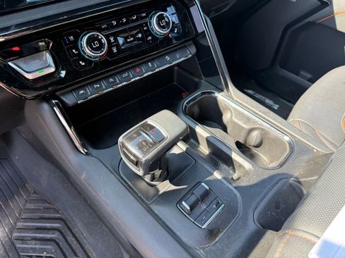 Used 2023 GMC Sierra 1500 AT4 w/ AT4 Preferred Package AWD/4WD image 17