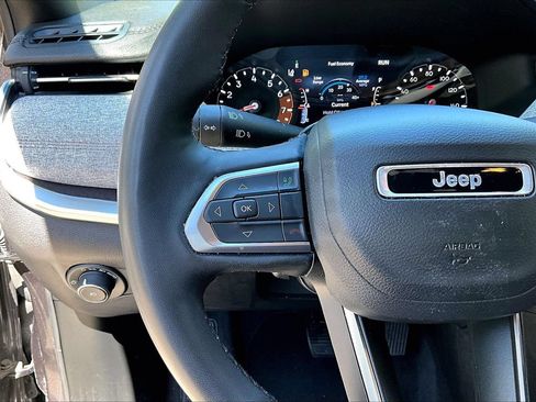 Used 2023 Jeep Compass Latitude AWD/4WD image 10