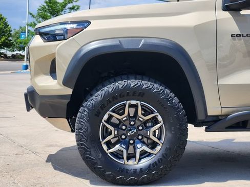 Used 2023 Chevrolet Colorado ZR2 w/ ZR2 Convenience Package III AWD/4WD image 9