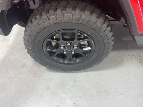 New 2025 Jeep Gladiator Sport image 33