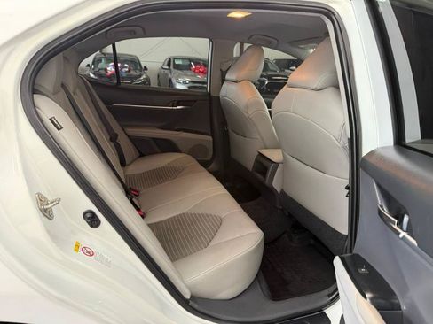 Used 2019 Toyota Camry SE FWD image 17