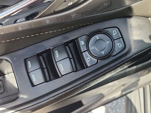 Used 2023 Chevrolet Traverse LT w/ LT Premium Package AWD/4WD image 24