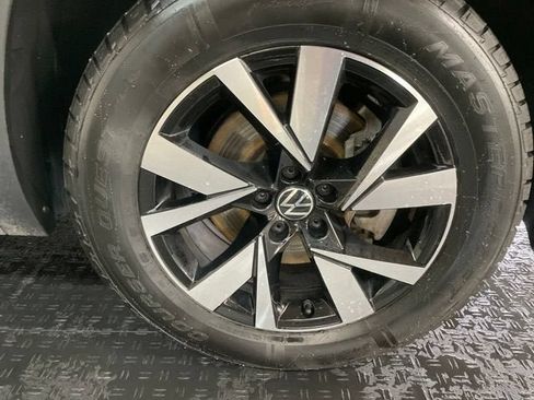 Certified 2022 Volkswagen Atlas Cross Sport SE AWD/4WD image 3
