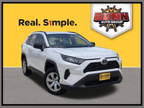 Used 2021 Toyota RAV4 LE FWD image 1