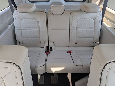 Used 2024 Lincoln Navigator L Black Label image 15