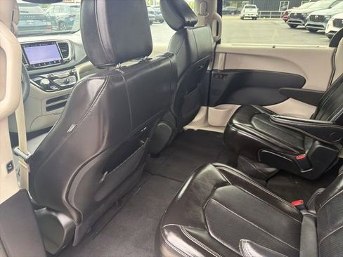 Used 2024 Chrysler Pacifica Touring-L FWD image 29
