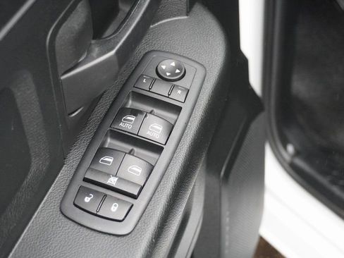 Used 2019 RAM 1500 Tradesman w/ Chrome Appearance Group image 16