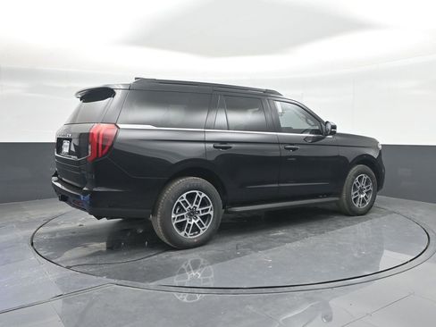 New 2025 Ford Expedition Active image 15