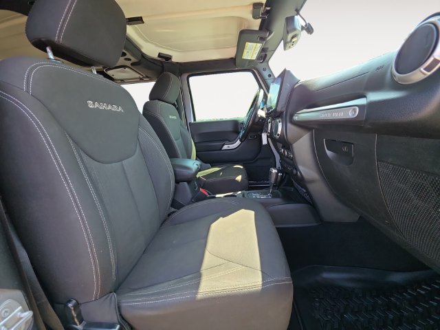Used 2017 Jeep Wrangler Sahara w/ Connectivity Group AWD/4WD image 15