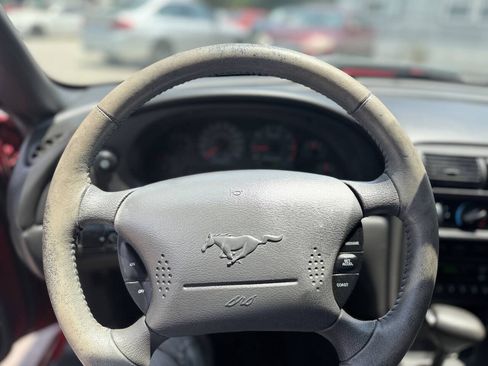 Used 2004 Ford Mustang Convertible RWD image 12