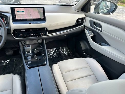 Certified 2025 Nissan Rogue SL FWD image 13