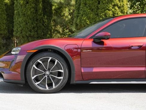 Used 2022 Porsche Taycan 4 Cross Turismo w/ Premium Package AWD/4WD image 10