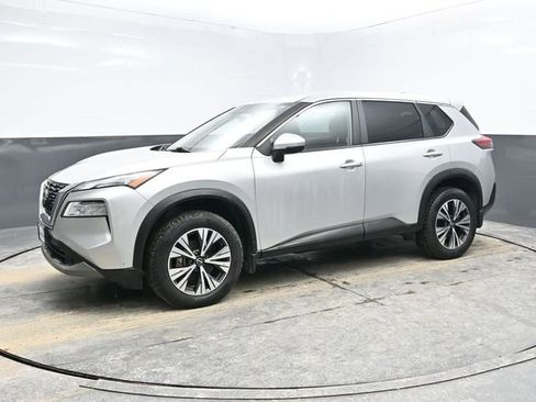 Used 2023 Nissan Rogue SV image 3