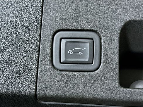 Used 2024 Cadillac XT4 Premium Luxury image 28