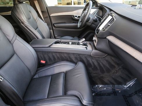 Used 2023 Volvo XC90 T8 Ultimate image 17