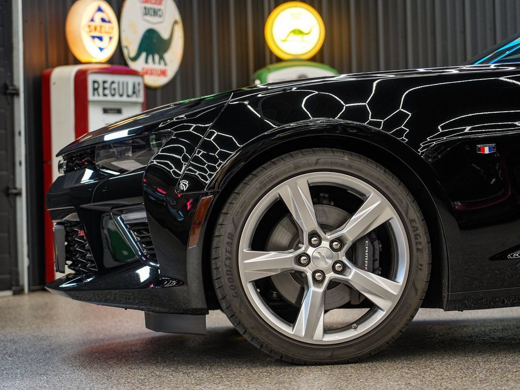 Used 2017 Chevrolet Camaro SS RWD image 7