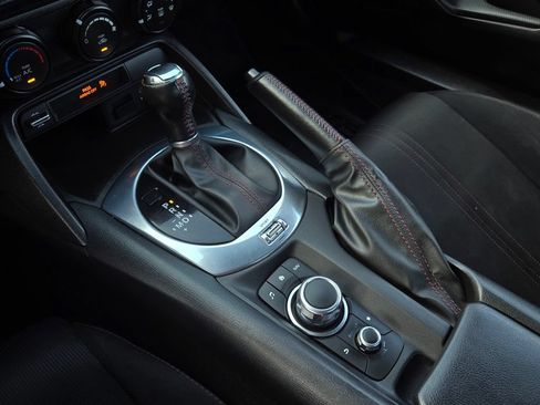 Used 2017 MAZDA MX-5 Miata RF Club RWD image 20