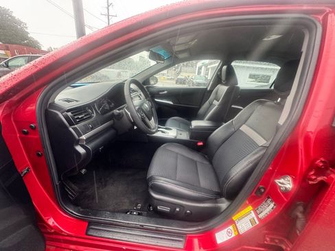 Used 2014 Toyota Camry SE FWD image 14