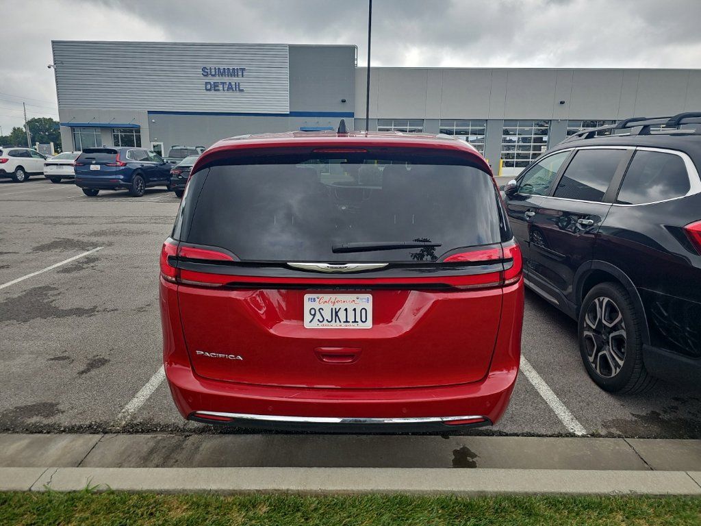 Used 2025 Chrysler Pacifica Select FWD image 6