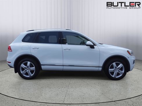 Used 2013 Volkswagen Touareg TDI AWD/4WD image 8