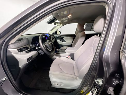 Used 2023 Toyota Highlander L image 14