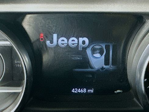 Used 2021 Jeep Gladiator Sport w/ Quick Order Package 24Q 80Th AWD/4WD image 17