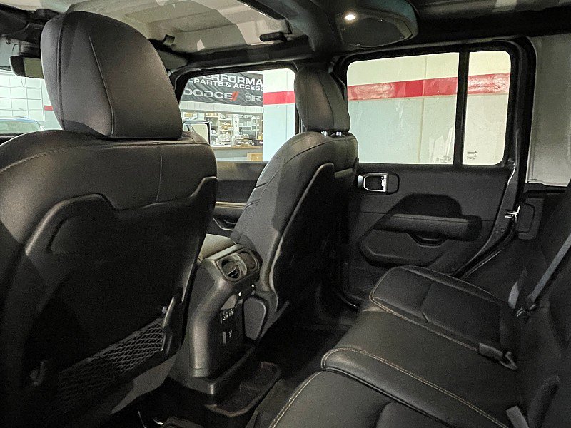 Used 2025 Jeep Wrangler Unlimited Sahara AWD/4WD image 21