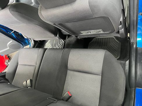 Used 2007 Pontiac Vibe w/ Preferred Package FWD image 28