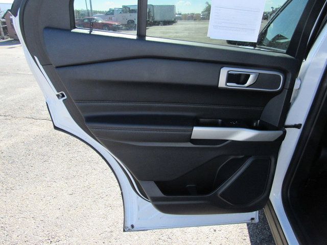 Used 2022 Ford Explorer XLT w/ Equipment Group 202A AWD/4WD image 13