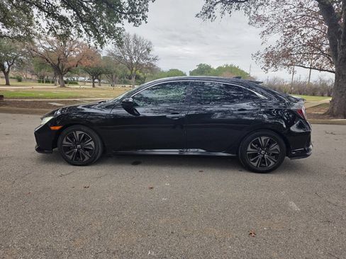 Used 2019 Honda Civic EX image 9