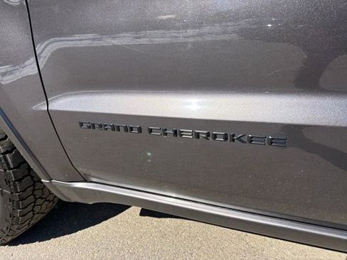 Used 2015 Jeep Grand Cherokee Altitude image 9