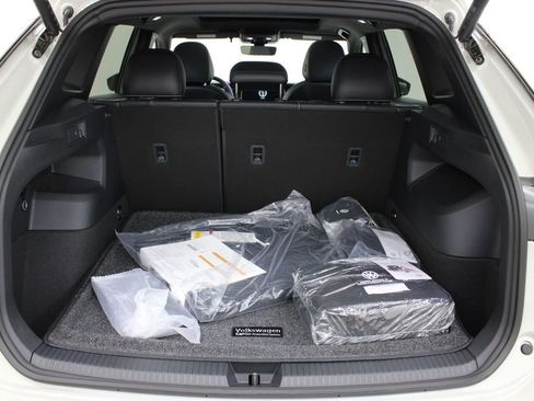 New 2026 Volkswagen Tiguan SE R-Line FWD image 29