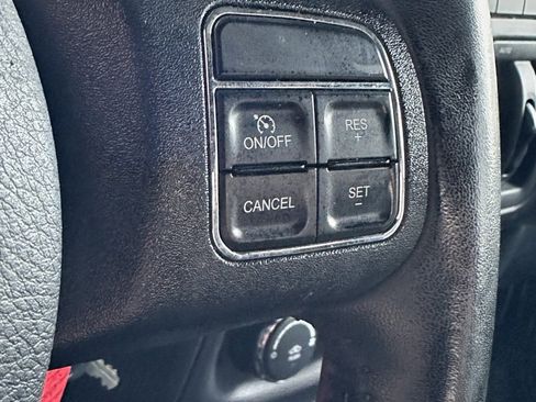 Used 2018 Jeep Wrangler Unlimited Sahara image 11