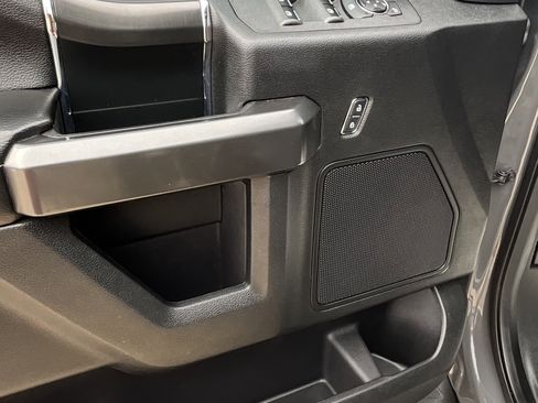Used 2018 Ford F150 XLT w/ Equipment Group 302A Luxury AWD/4WD image 9