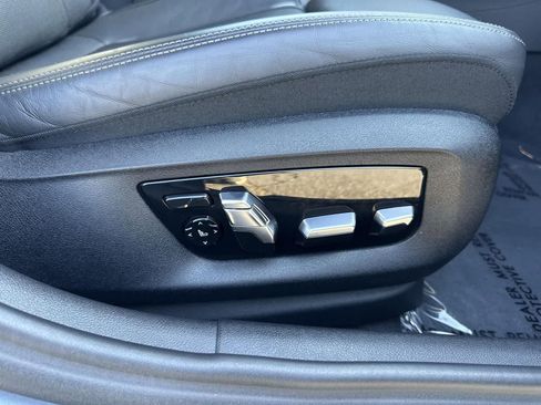 Used 2022 BMW M550i xDrive w/ Dynamic Handling Package image 40