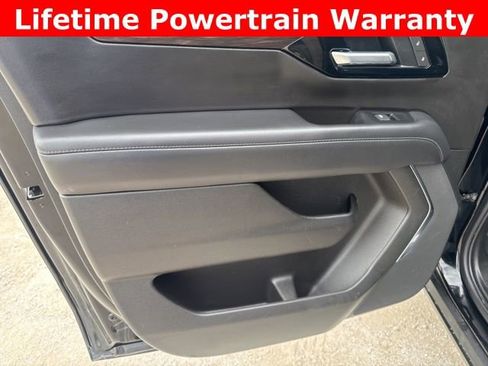 Used 2025 Chevrolet Suburban Z71 image 27