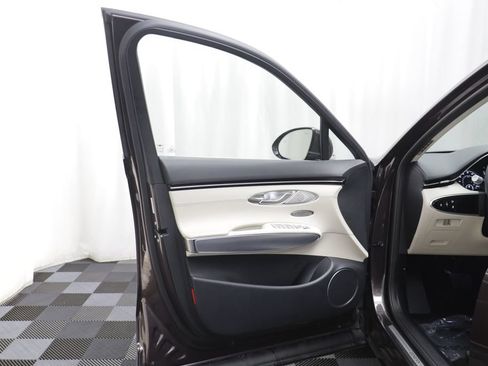 Used 2023 Genesis GV70 2.5T w/ Select Package AWD/4WD image 4