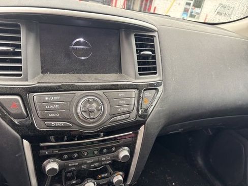 Used 2017 Nissan Pathfinder S AWD/4WD image 8