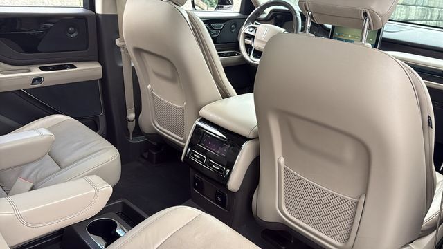 Used 2023 Lincoln Aviator Reserve w/ Elements Package Plus AWD/4WD image 16